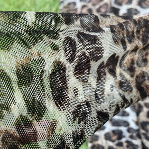 FOREVER 21 LEOPARD /  CHEETAH PRINT SHEER TURTLE NECK | MEDIUM #FML130019 - Picture 9 of 9